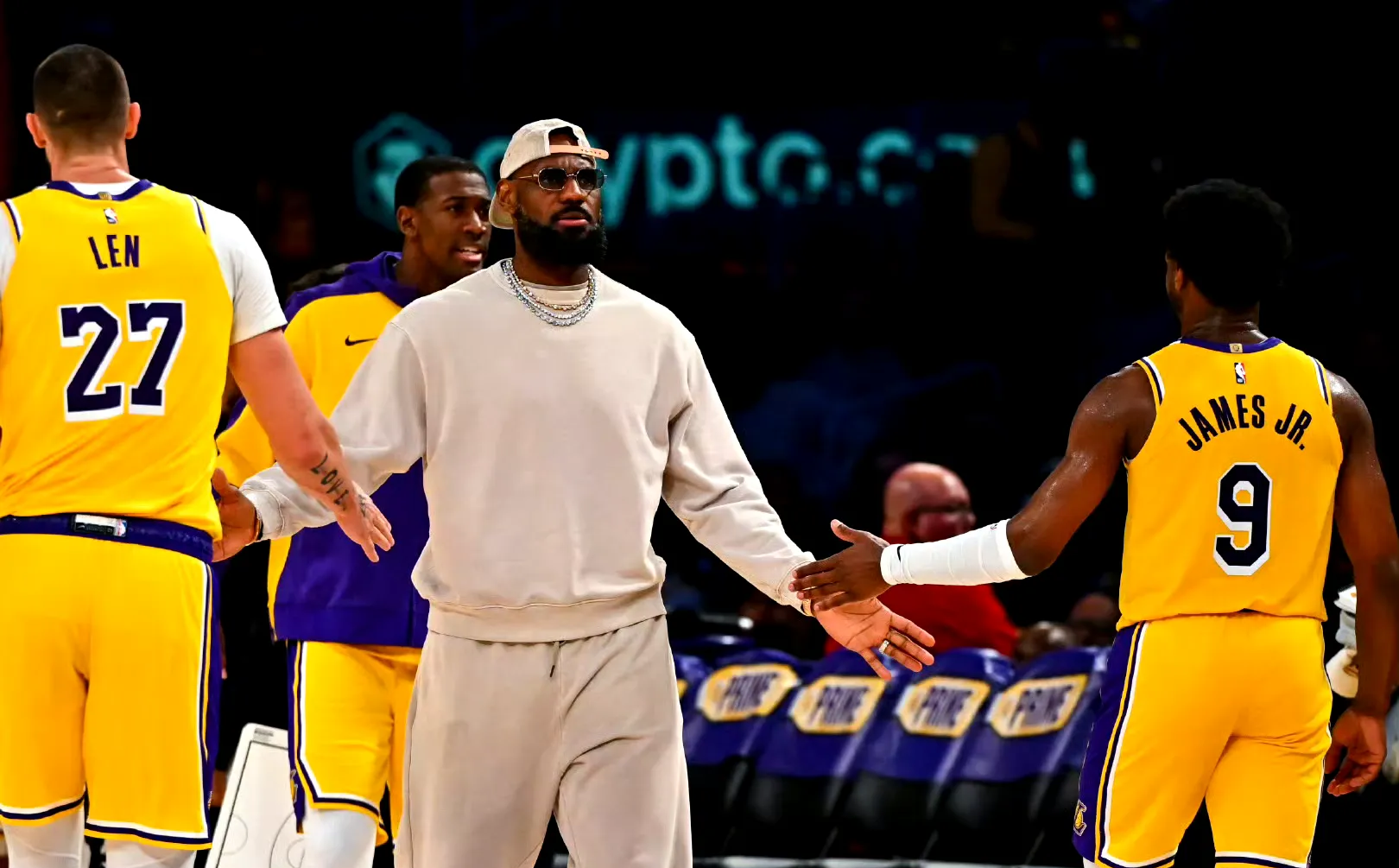 包含詹姆斯在篮网比赛中险胜，领先优势明显引发热议！引发球迷热议的词条-九游娱乐