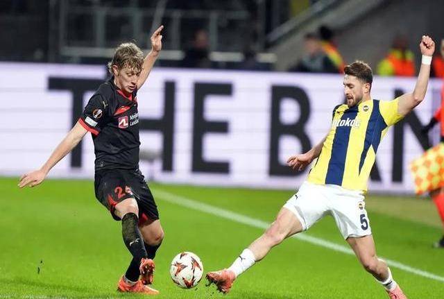 包含转会期突围战来临；多特蒙德围绕欧联防线松动；球迷炸锅；更衣室氛围转暖的词条